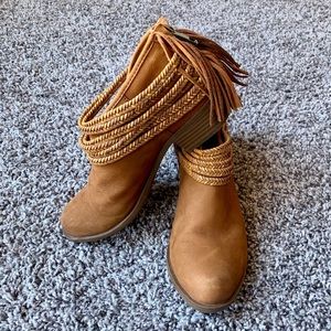 BCBG western ankle boot Size 5
